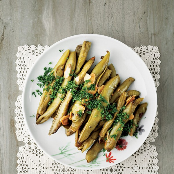 Fresh Broad Beans with Almonds in an Oven Bag